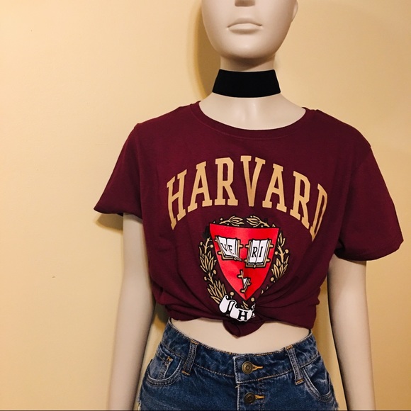 Tops - NWT Harvard Law School Logo Crop Tee